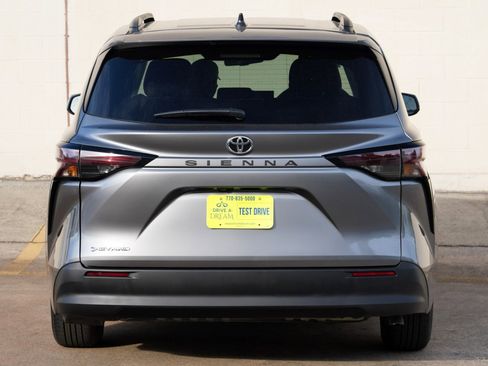 Used 2026 Toyota Sienna LE AWD/4WD image 52