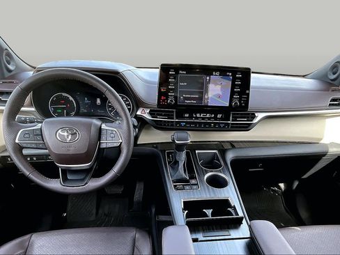Certified 2024 Toyota Sienna Platinum AWD/4WD image 15