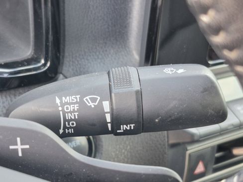 Used 2025 Toyota Camry SE image 34