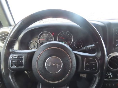 Used 2018 Jeep Wrangler Unlimited Sahara w/ Max Tow Package AWD/4WD image 31