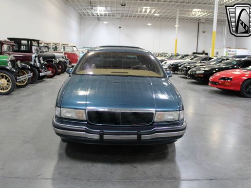 Used 1993 Buick Roadmaster Estate image 2