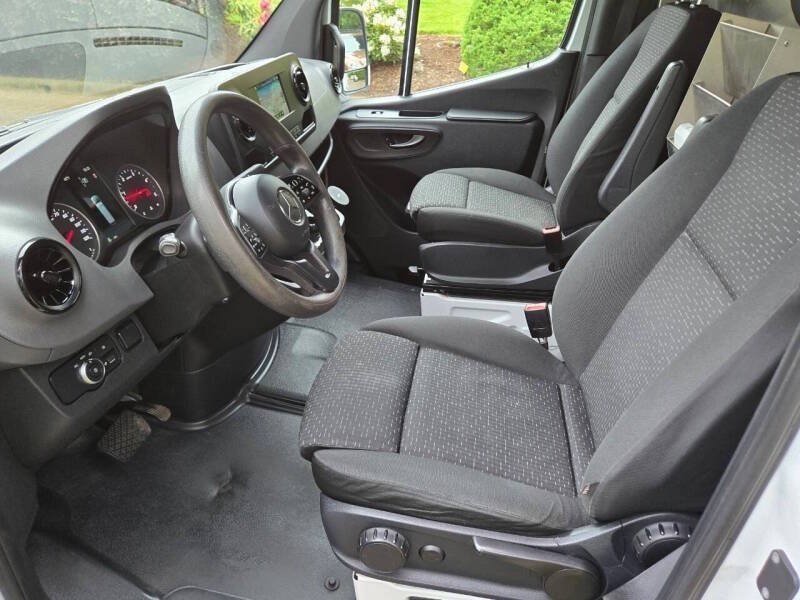 Used 2019 Mercedes-Benz Sprinter 144 image 22