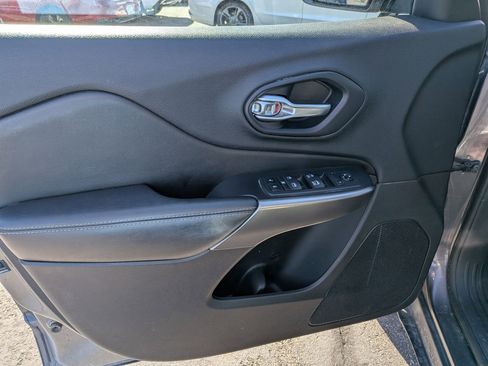 Used 2020 Jeep Cherokee Latitude Plus w/ Cold Weather Group image 14