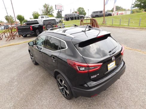 Used 2021 Nissan Rogue Sport SL FWD image 5
