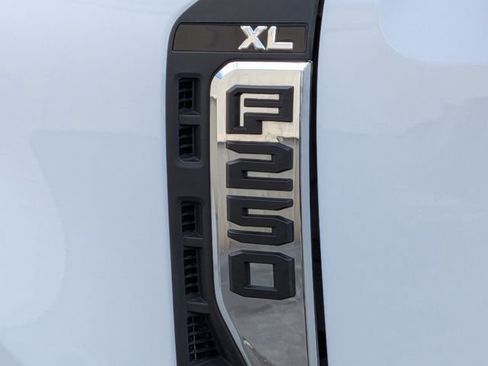 Used 2024 Ford F250 XL AWD/4WD image 9