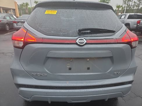 Used 2021 Nissan Kicks SV image 3