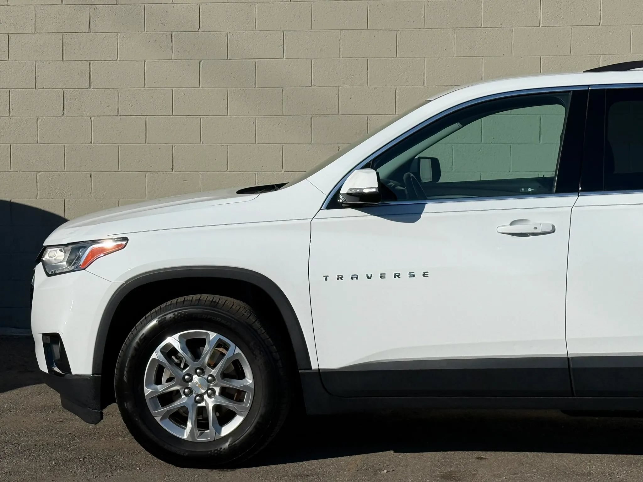 Used 2018 Chevrolet Traverse LT FWD image 4