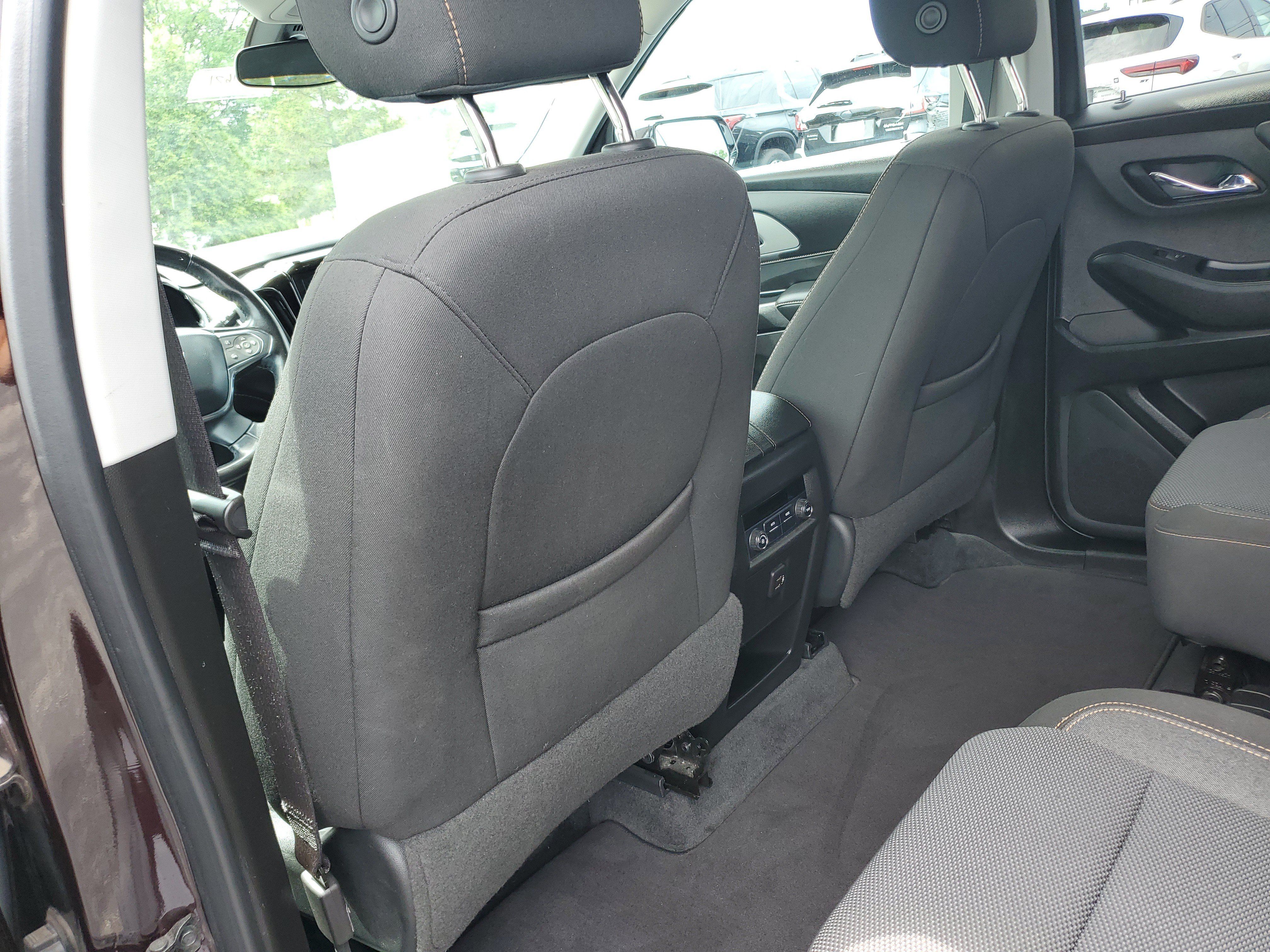 Used 2020 Chevrolet Traverse LT FWD image 15