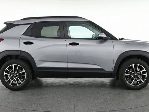 Used 2025 Chevrolet TrailBlazer LT FWD image 11