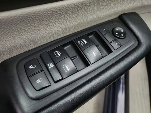Used 2019 Chrysler Pacifica Touring-L FWD image 20