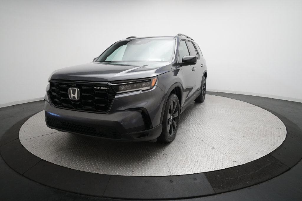 Used 2025 Honda Pilot Black Edition image 12