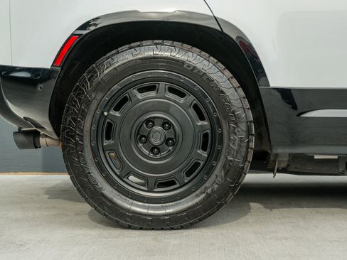 Used 2023 Land Rover Defender 110 image 30