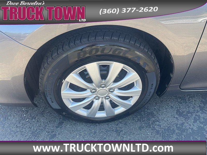 Used 2015 Toyota Camry LE FWD image 36