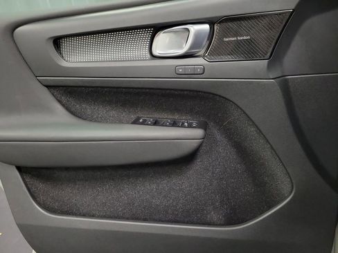 Used 2021 Volvo XC40 P8 Recharge w/ Advanced Package image 23