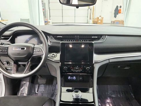 Used 2021 Jeep Grand Cherokee L Laredo image 33