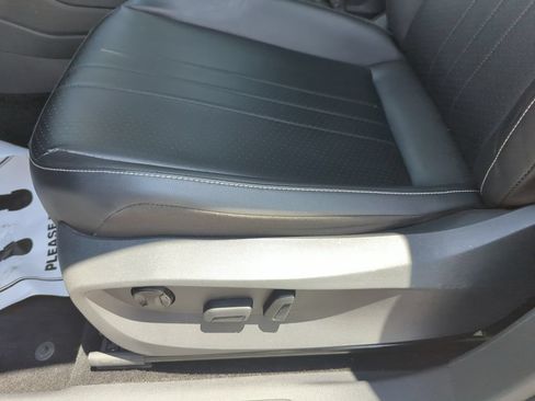 Used 2022 Volkswagen Tiguan SE FWD image 34