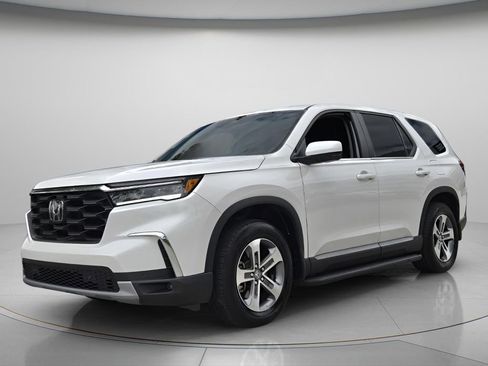 Certified 2025 Honda Pilot EX-L image 9