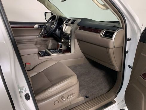 Used 2019 Lexus GX 460 image 44