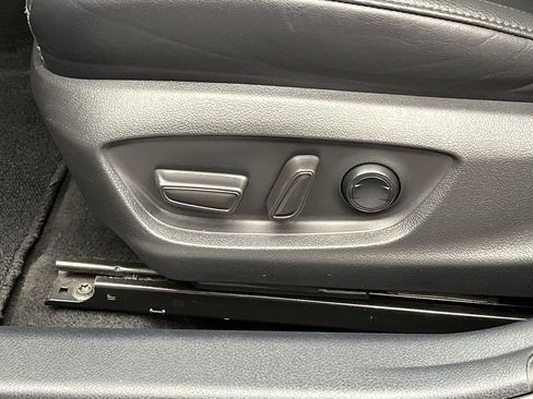 Used 2020 Toyota Avalon XLE w/ Carpet Mat Package FWD image 9