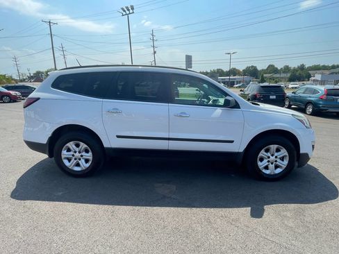 Used 2017 Chevrolet Traverse LS FWD image 5