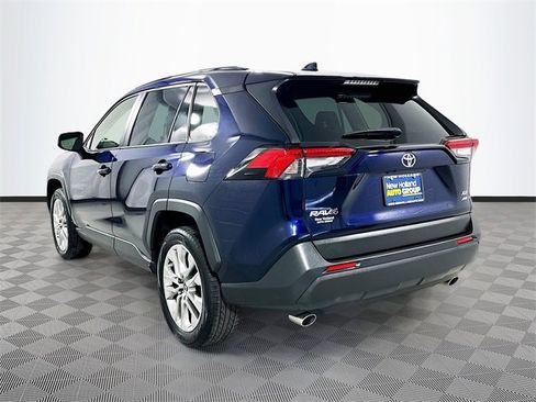 Used 2021 Toyota RAV4 XLE Premium image 5