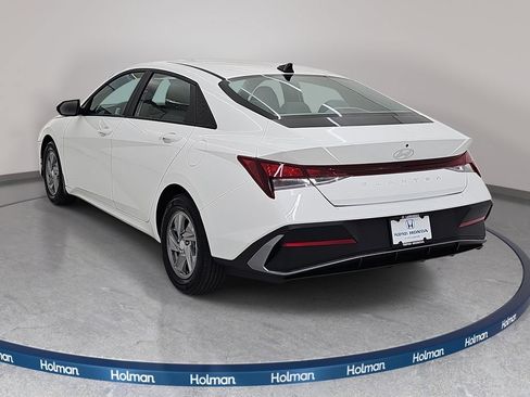 Used 2024 Hyundai Elantra SE FWD image 8