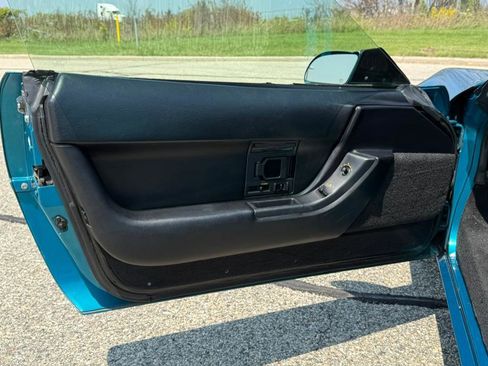 Used 1992 Chevrolet Corvette Convertible image 11