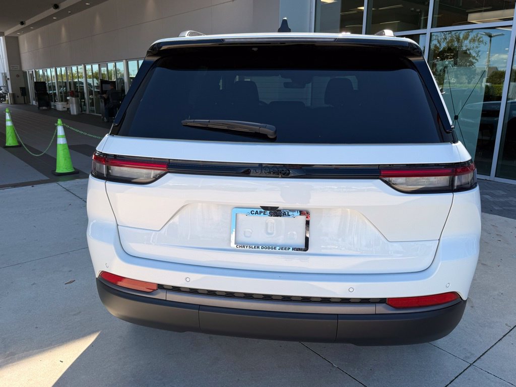 New 2026 Jeep Grand Cherokee Altitude RWD image 5