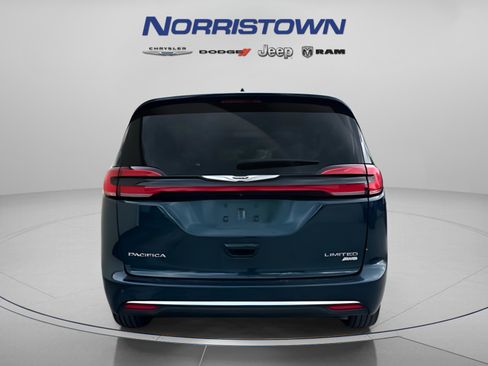 Used 2023 Chrysler Pacifica Limited AWD/4WD image 6