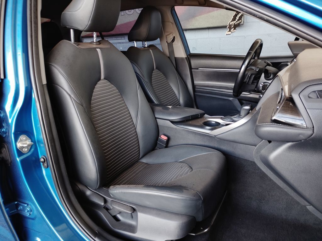 Used 2019 Toyota Camry SE w/ Carpet Mat Package FWD image 15