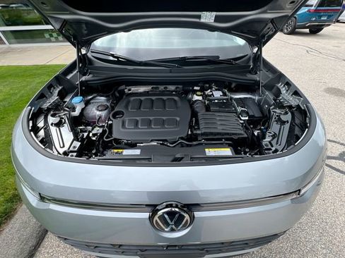 New 2025 Volkswagen Tiguan SE image 24