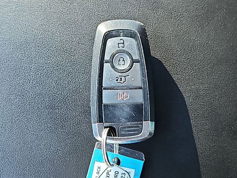 Used 2023 Ford Explorer XLT image 40