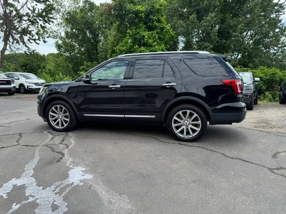 Used 2017 Ford Explorer Limited AWD/4WD image 10