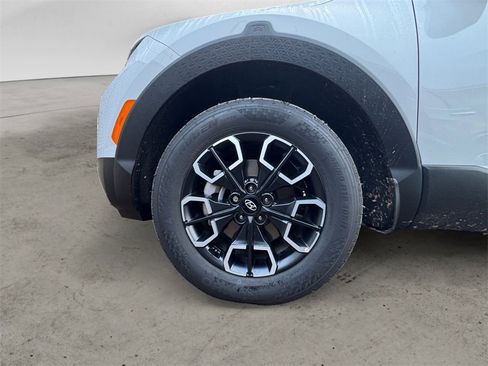 Certified 2024 Hyundai Santa Cruz SE image 9