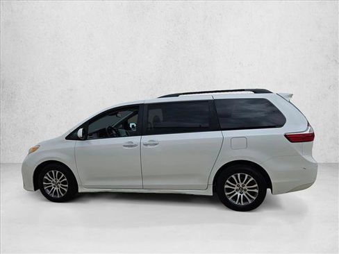 Used 2018 Toyota Sienna XLE FWD image 8
