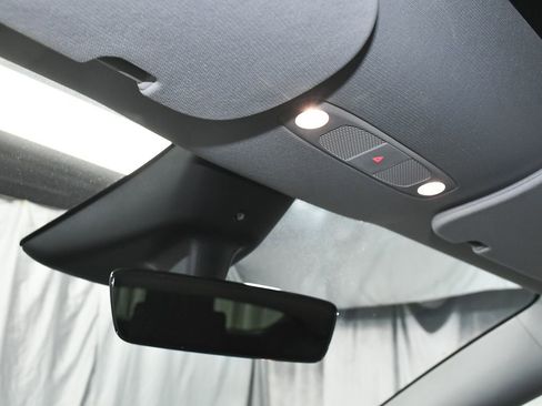 Used 2025 Tesla Model Y Long Range image 35