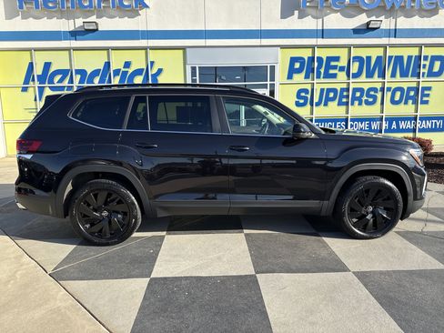 Used 2024 Volkswagen Atlas SE w/ Black Wheel Package image 11