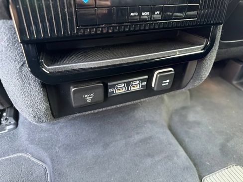 Used 2023 Jeep Wagoneer L Series II AWD/4WD image 41