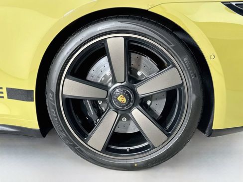 Certified 2026 Porsche 911 GTS RWD image 30