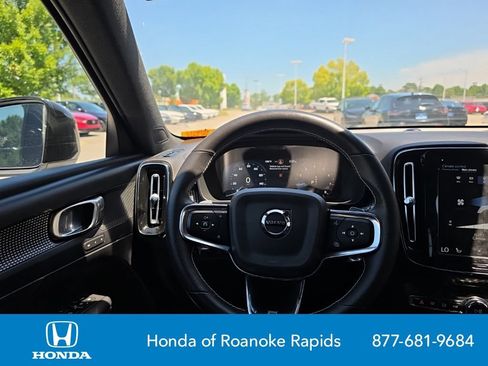 Used 2020 Volvo XC40 T4 R-Design w/ Protection Package Premier FWD image 18