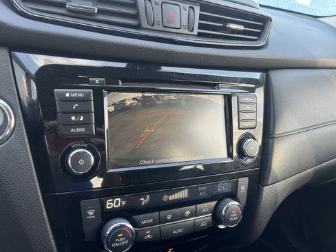 Used 2020 Nissan Rogue SV FWD image 25