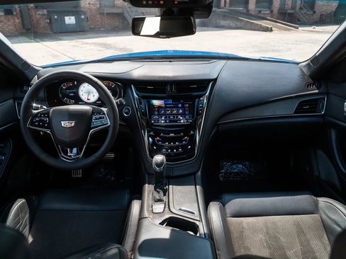Used 2018 Cadillac CTS V w/ Luxury Package RWD image 36