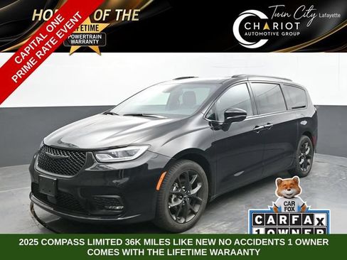 Used 2025 Chrysler Pacifica Limited FWD image 1