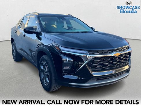 Used 2025 Chevrolet Trax LT image 6