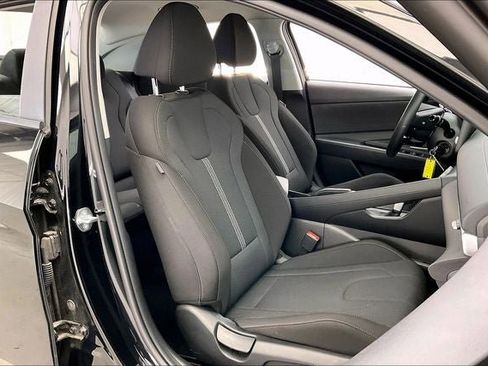 Certified 2023 Hyundai Elantra SE FWD image 7
