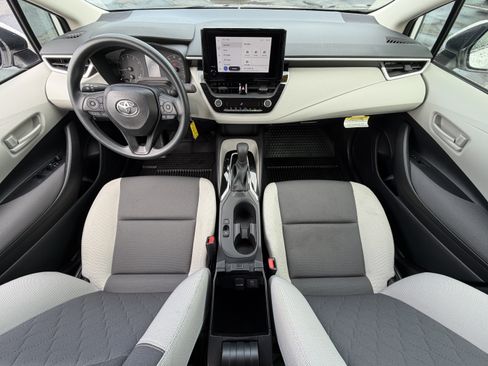 Used 2025 Toyota Corolla LE image 18