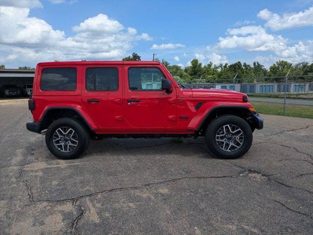 Used 2025 Jeep Wrangler Unlimited Sahara AWD/4WD image 3