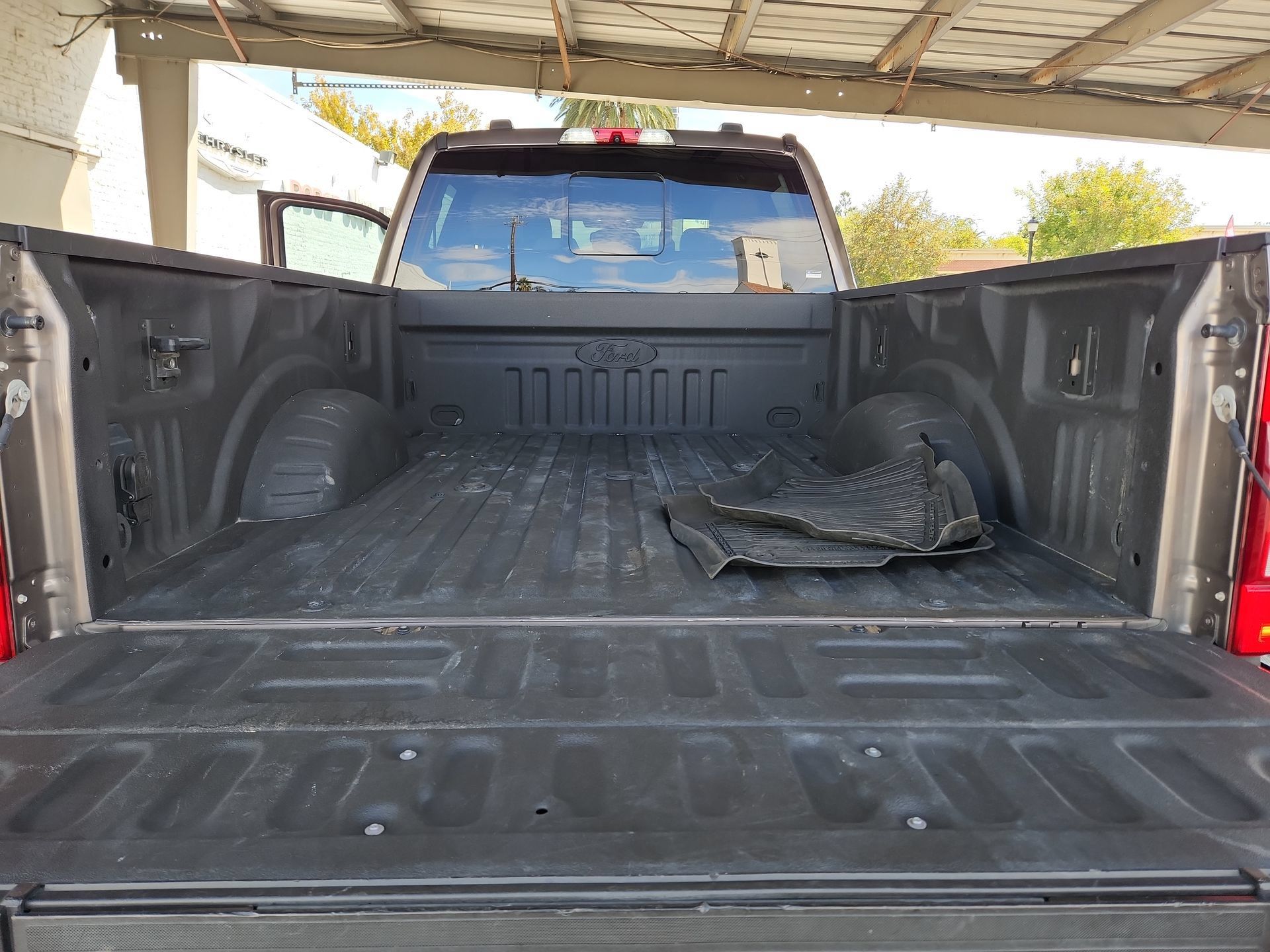 Used 2022 Ford F350 Lariat w/ Tremor Off-Road Package AWD/4WD image 20