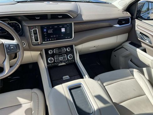 Used 2021 GMC Yukon XL Denali w/ Denali Premium Package image 15