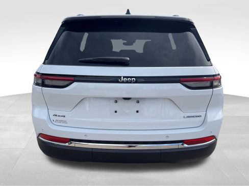 Used 2023 Jeep Grand Cherokee Laredo image 6